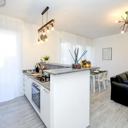 Virgo - Italian Homing Apartment Desenzano del Garda